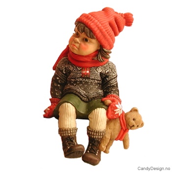 Vinterbarn sittende på kant - Pike med bamse