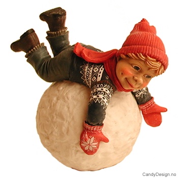 Gutt på topp av snøball