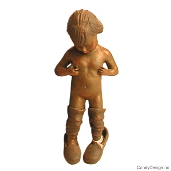 Bronse Carl Larsson barn - Jente med store sko