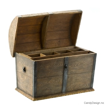 Stor kiste i antikk tre