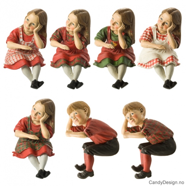 Sittende Carl Larsson gutter og piker assortert