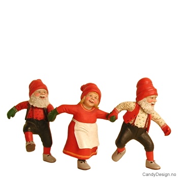 2 dansende nisser + nissekone på rekke