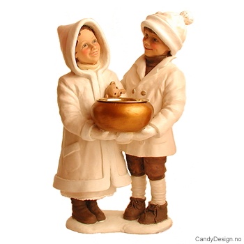 Gutt og pike med bamse og telys offwhite