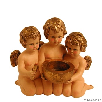 Tre englebarn med lite telys