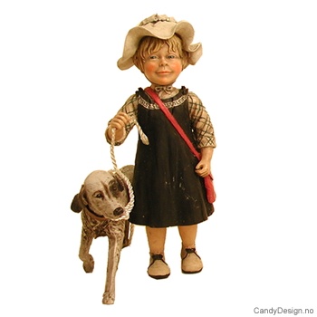 Barn med hund - Pike i sort kjole og hvit hatt