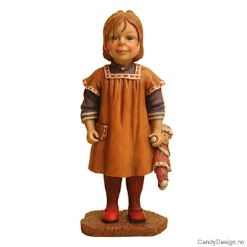 Pike i brun kjole med dukke