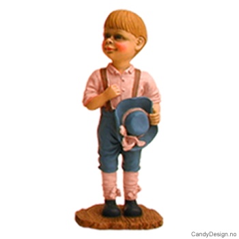 Gutt med hatt i hånden