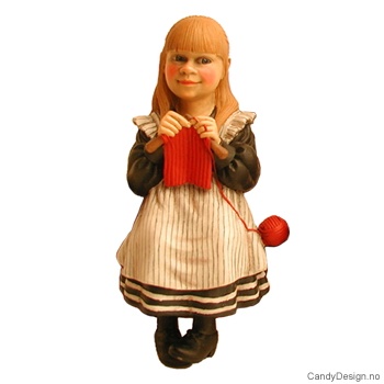 Carl Larsson små sittende figurer - Pike med strikketøy