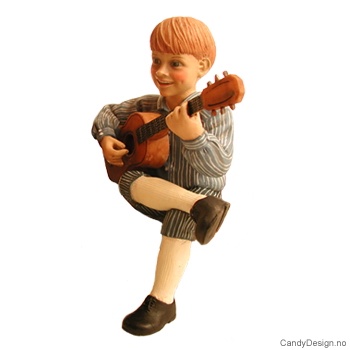 Carl Larsson barne figurer  - Gutt med stor gitar
