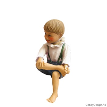 Små Carl Larsson barne figur sittende på kant - Gutt med fot over kne blå skjorte