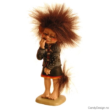 Stående troll med genser - Genert trollpike