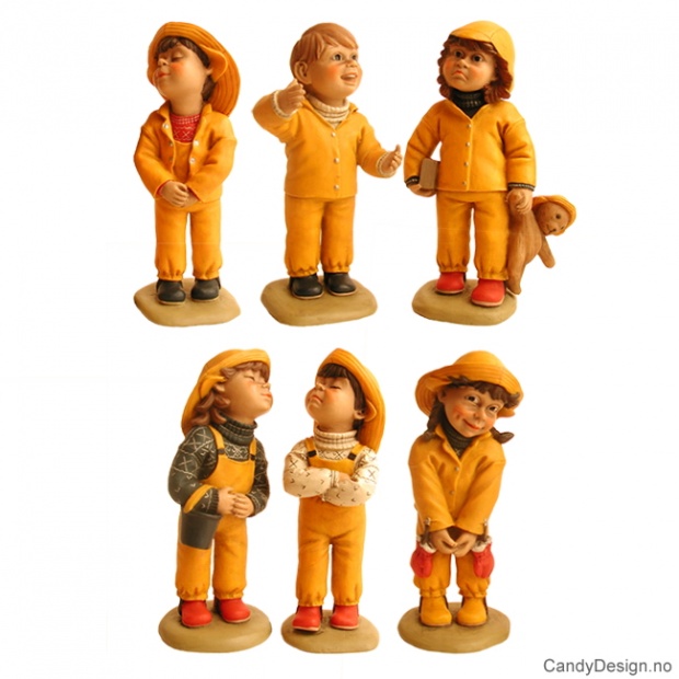 Små stående barnehagebarn assortert