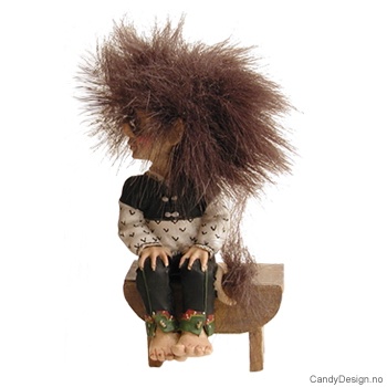 Minitroll på benk - Kyssende trollgutt på benk