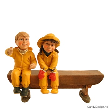 Barnehagebarn på langbenk - Genert pike,overlegen gutt 