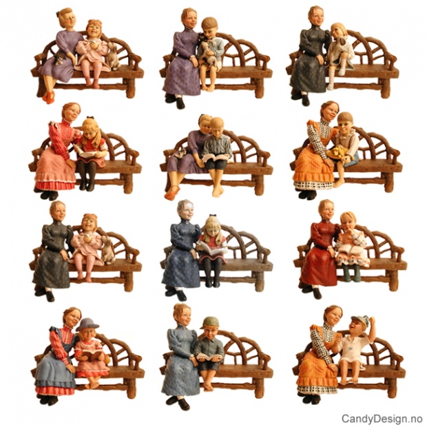 Mor med barn på benk assortert