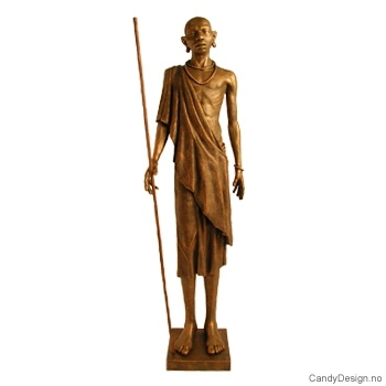 Bronsefarget Masaimann skulptur med hånd på spyd