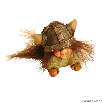 Vikingtroll på ski med fluffy hår