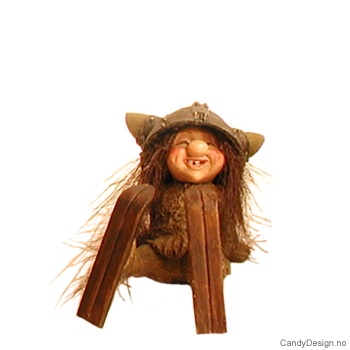 Vikingtroll på ski med fluffy hår