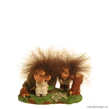 Liten trollgutt og pike med fluffy hår