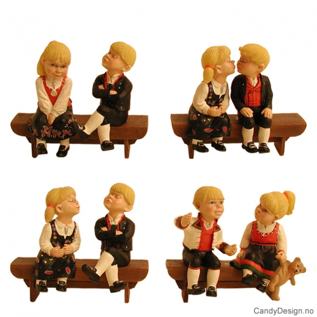 Bunadsbarn suvenir på benk assortert