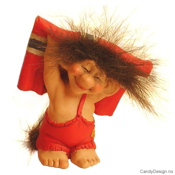 Troll med Norsk flagg - rød bukse