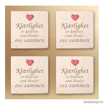 Magnetplate med rødt hjerte og tekst - Kjærlighet er kraften som binder oss sammen