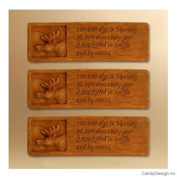 Woodstyle magnet plater med tekst  Elghode magnet 100.000 elgs in Norway. 40.000 shot every year. 2.000 killed in traffic and by trains