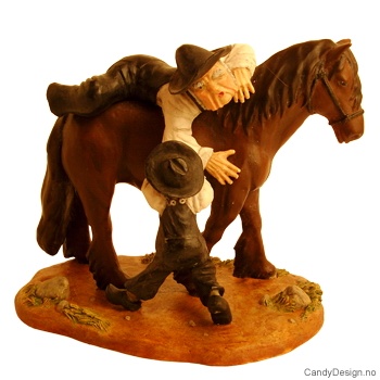 Lillegutt hjelper bestefar til hest