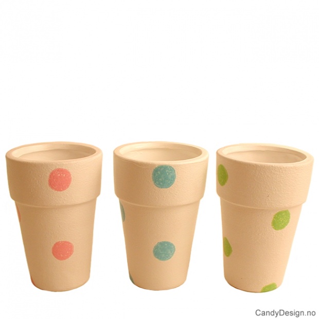 Høye potter med prikker store